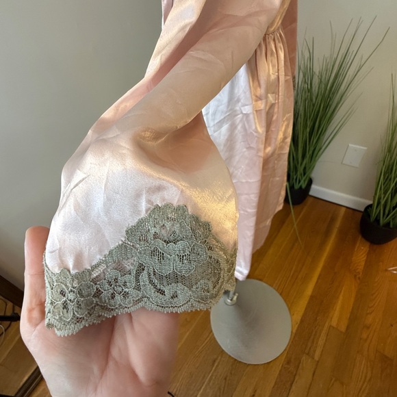 Victoria’s Secret 2nd Skin Liquid Satin Regency Robe Chantilly Lace Rare PS VTG - Picture 7 of 11